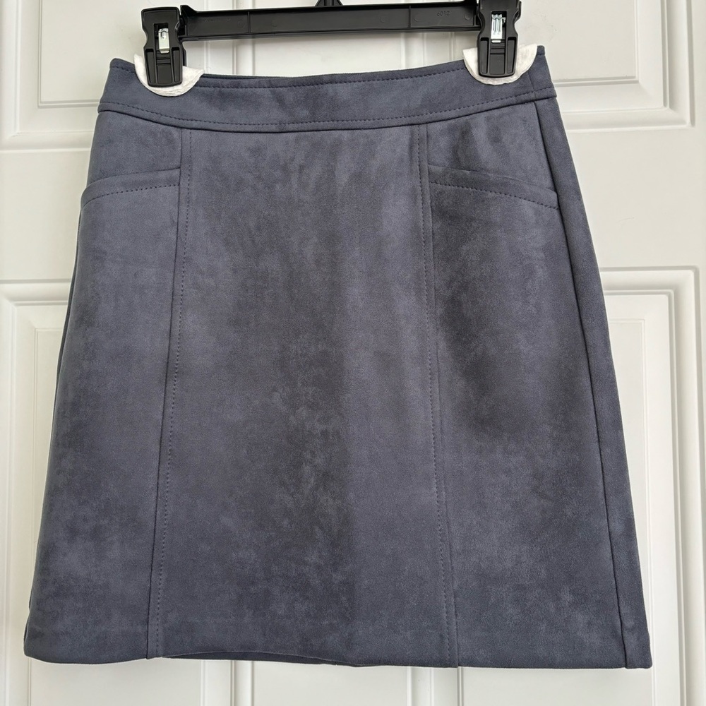 ❤️2/$15 or 3/$21❤️Loft Faux Suede Dark Blue Miniskirt, Size 0